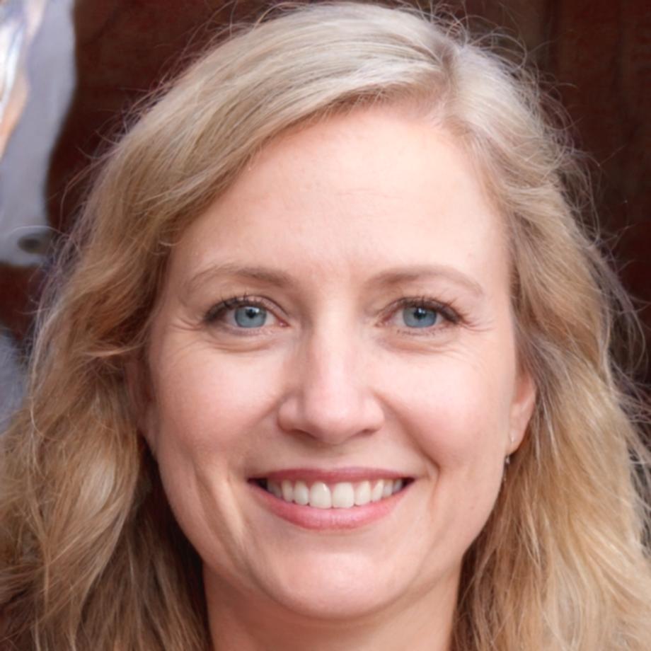Portät von Kassandra Goldberg, Leiterin Partnerschaftsentwicklung
